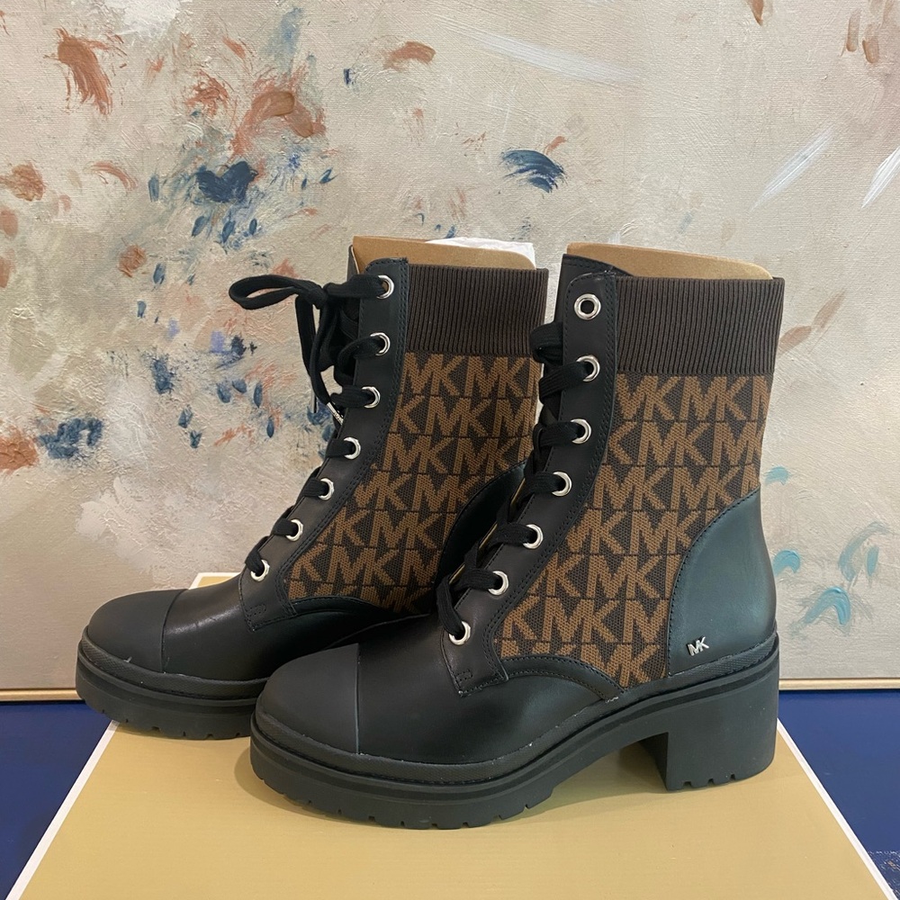 NEW - Michael Kors Brea Bootie Black and Brown Lace-Up Boots. Durable beauty! - Picture 3 of 10